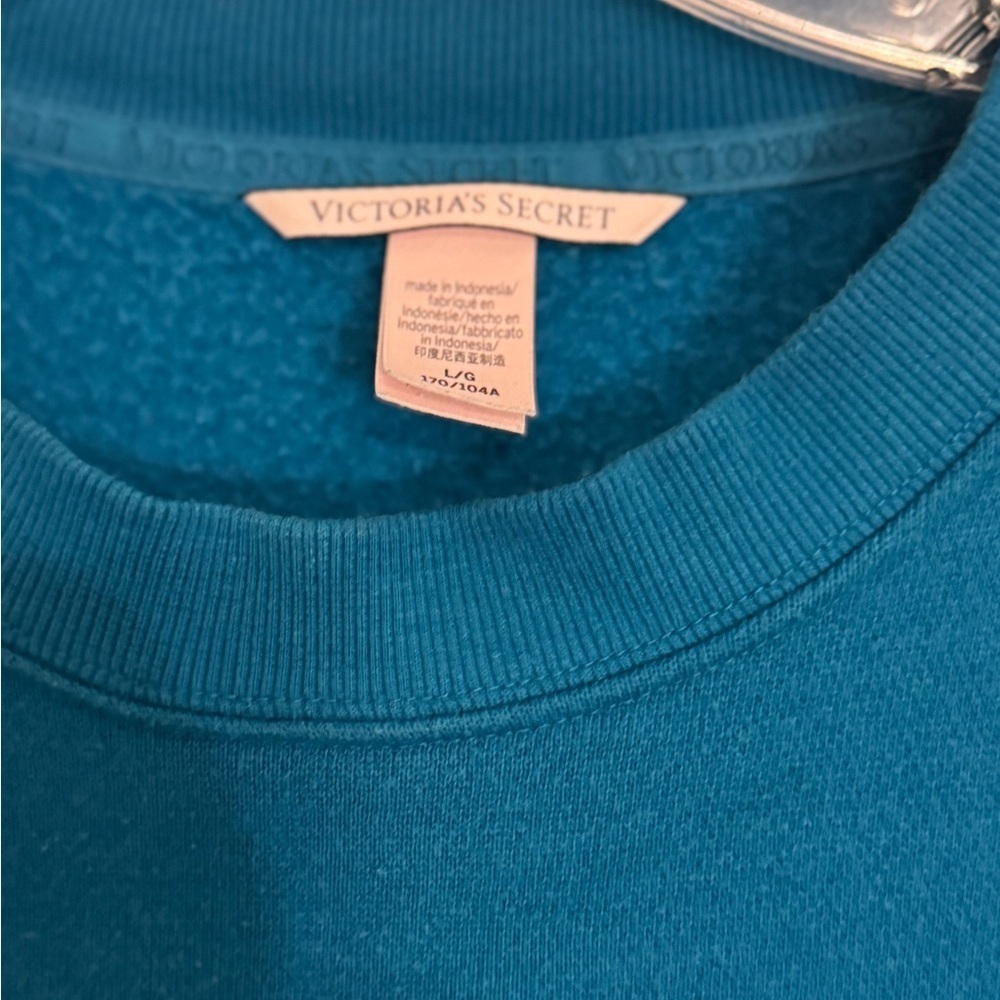 Victoria's Secret Turquoise Pullover - Picture 3 of 4